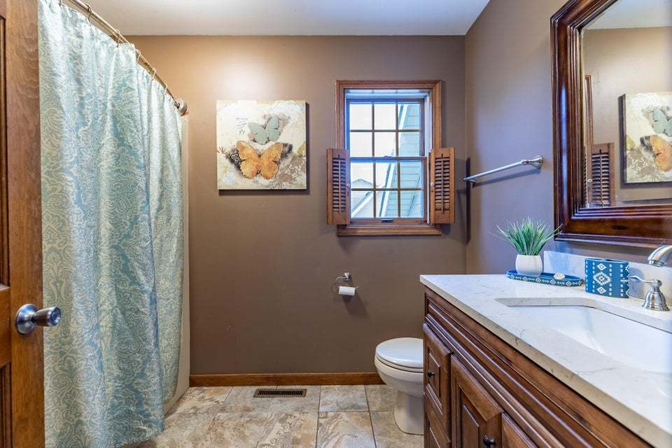 2715 Capri Drive, Schererville, IN 46375