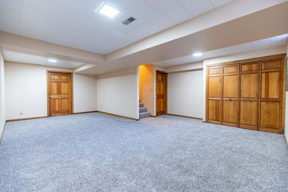 2715 Capri Drive, Schererville, IN 46375