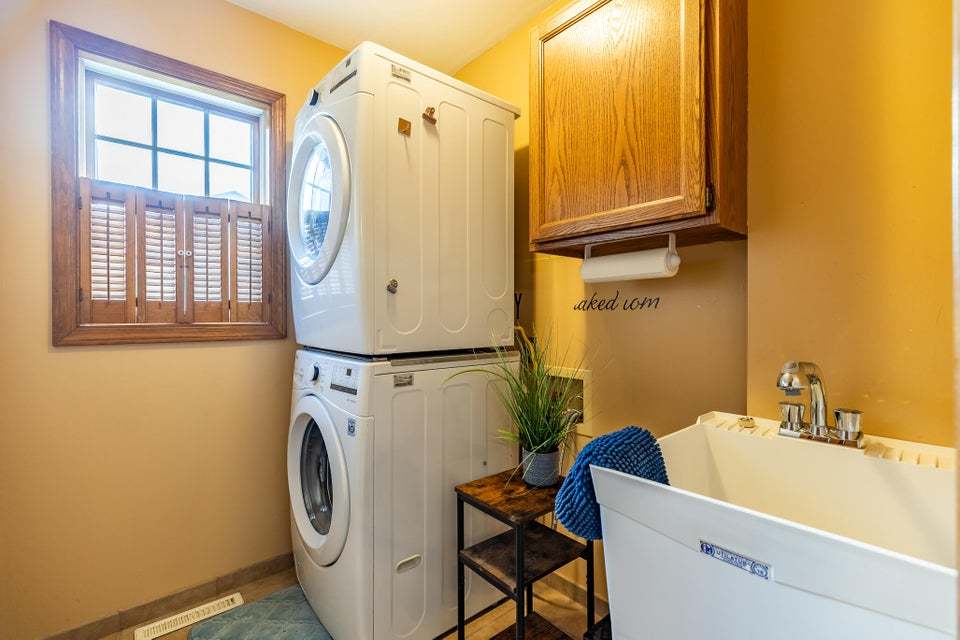 2715 Capri Drive, Schererville, IN 46375