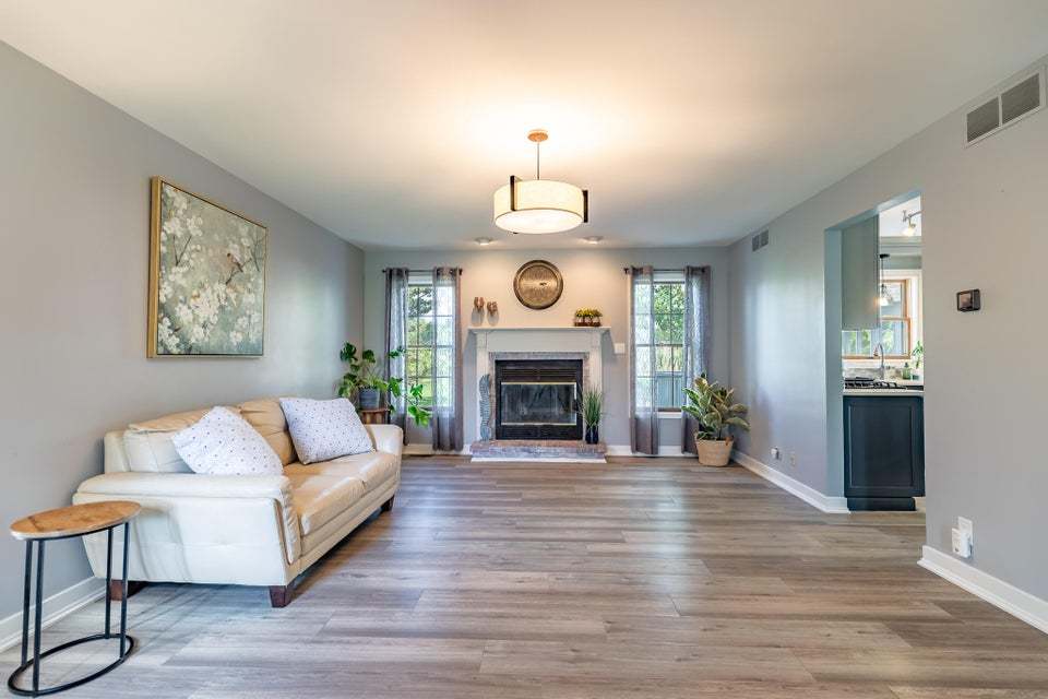 2715 Capri Drive, Schererville, IN 46375