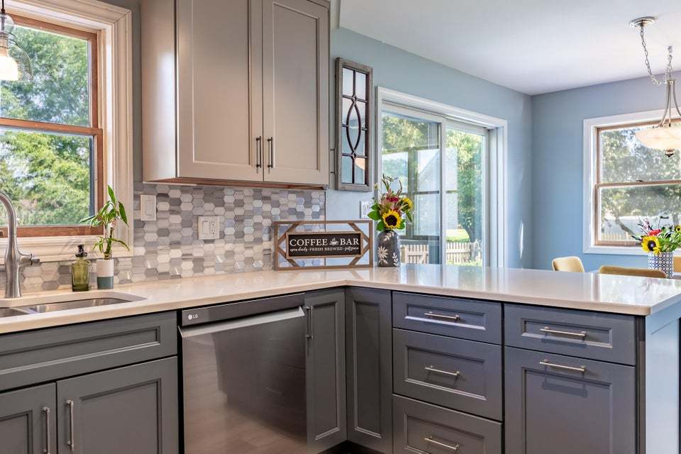 2715 Capri Drive, Schererville, IN 46375