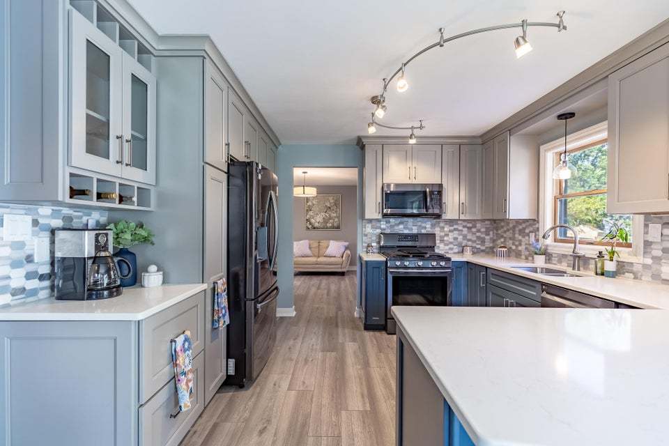 2715 Capri Drive, Schererville, IN 46375
