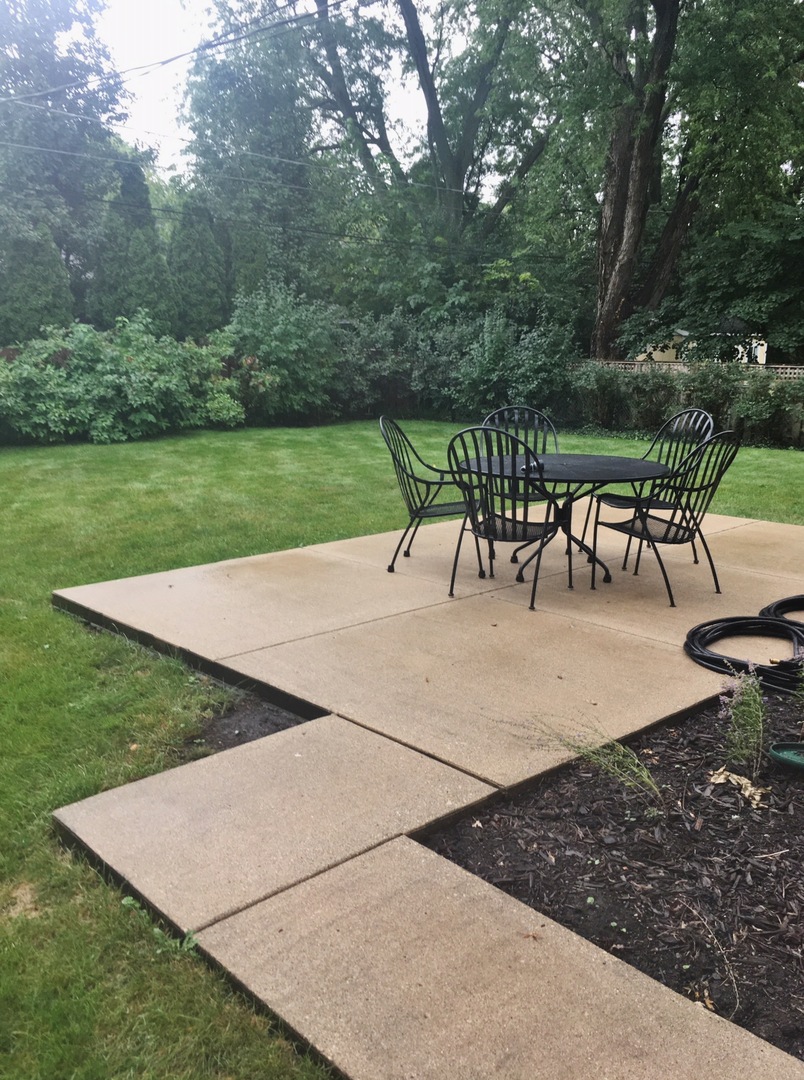 127 S Mitchell Avenue, Arlington Heights, IL 60005
