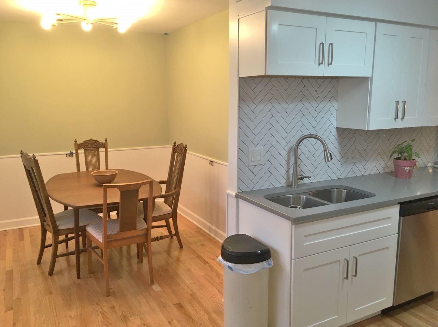 127 S Mitchell Avenue, Arlington Heights, IL 60005