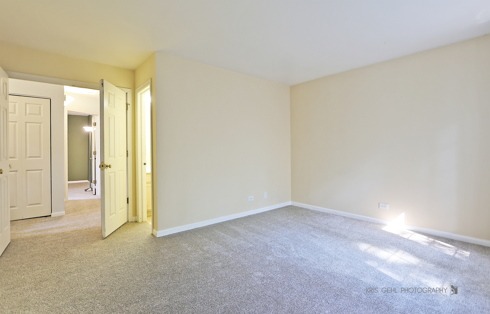 321 W Whispering Oaks Lane, Round Lake, IL 60073