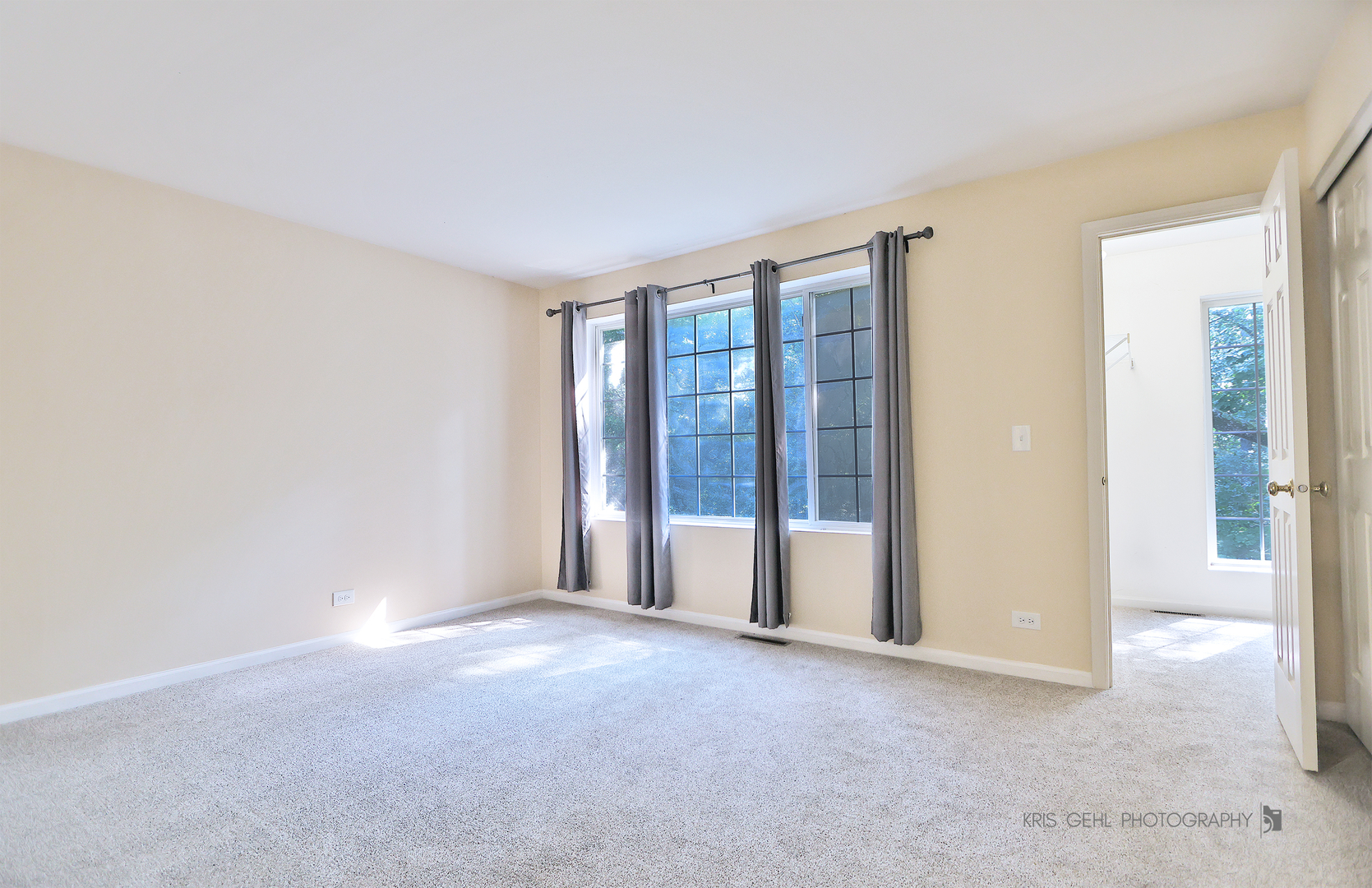 321 W Whispering Oaks Lane, Round Lake, IL 60073