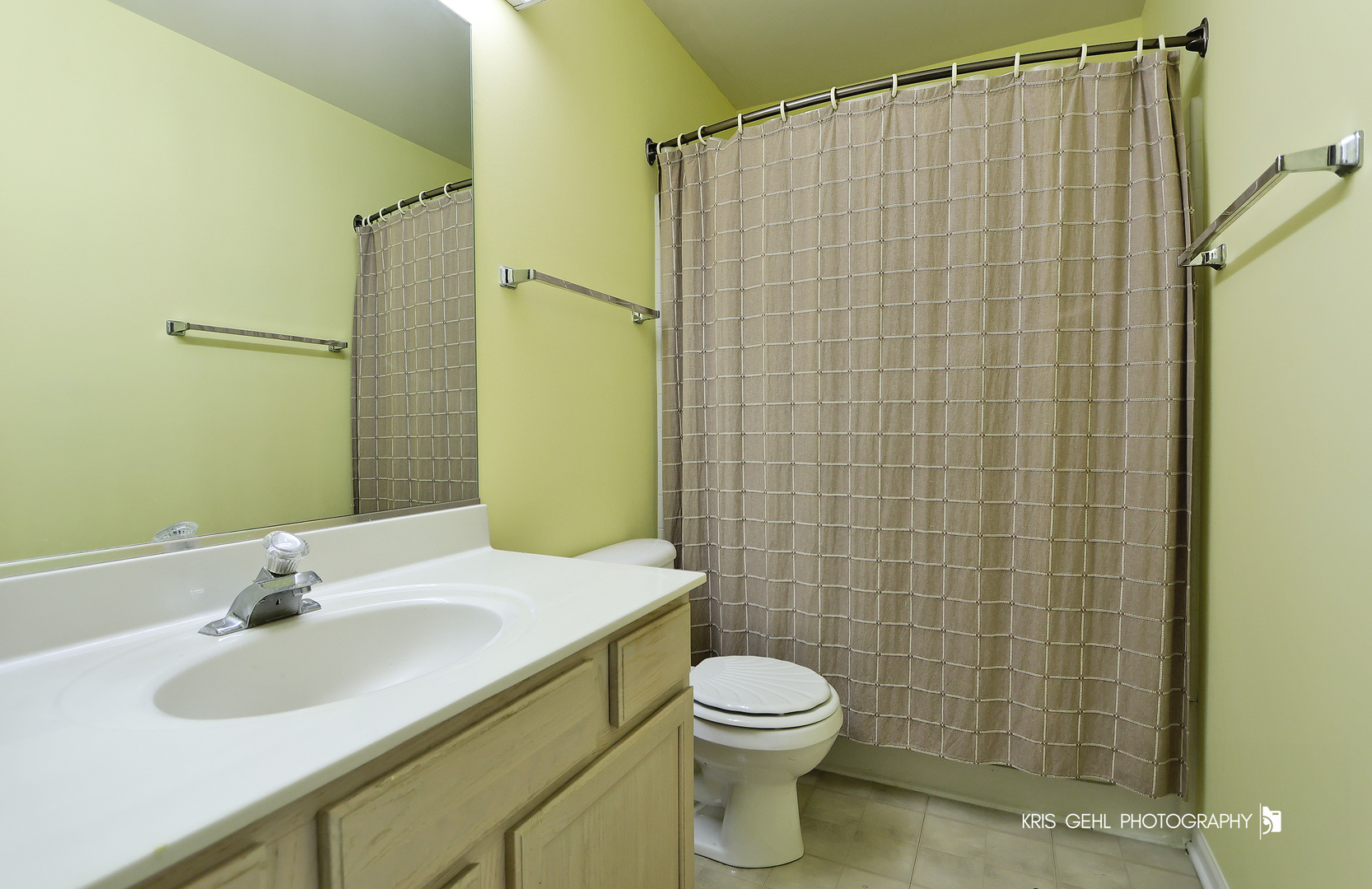 321 W Whispering Oaks Lane, Round Lake, IL 60073