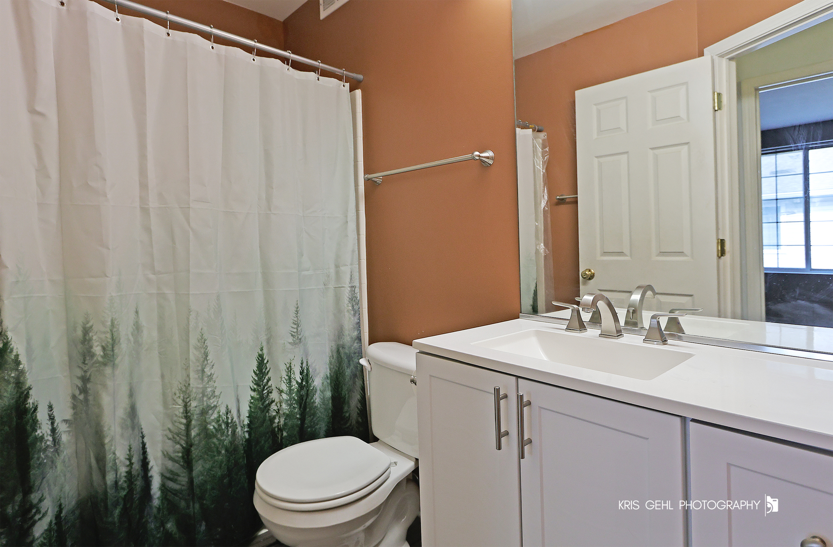 321 W Whispering Oaks Lane, Round Lake, IL 60073