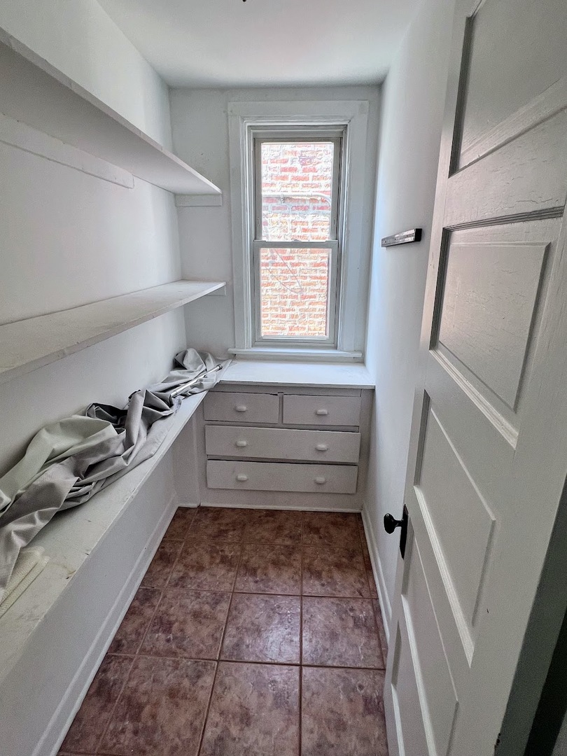 2310 N Hamlin Avenue #1F, Chicago, IL 60647
