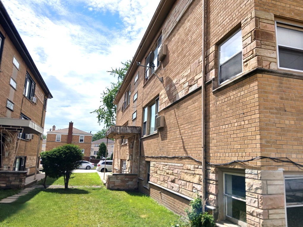 1039 Bellwood Avenue, Bellwood, IL 60104