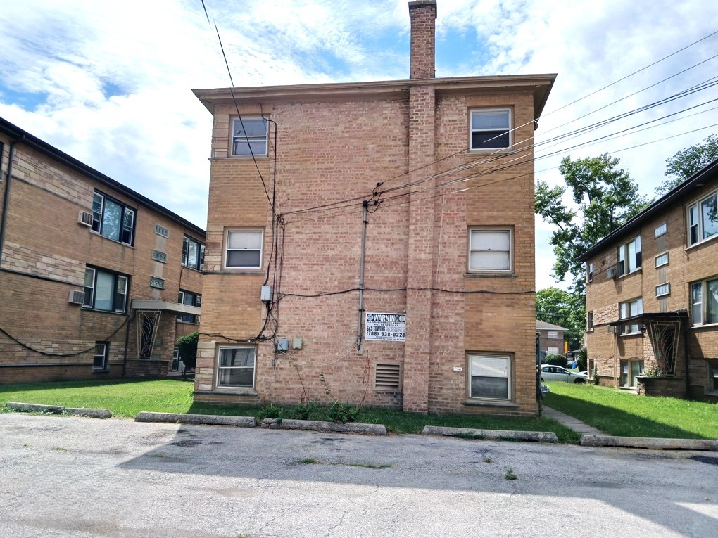 1039 Bellwood Avenue, Bellwood, IL 60104