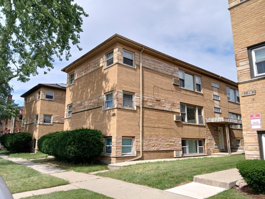 1039 Bellwood Avenue, Bellwood, IL 60104