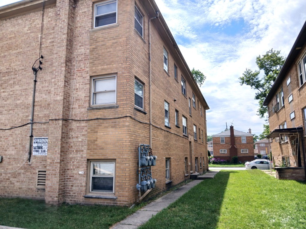 1039 Bellwood Avenue, Bellwood, IL 60104