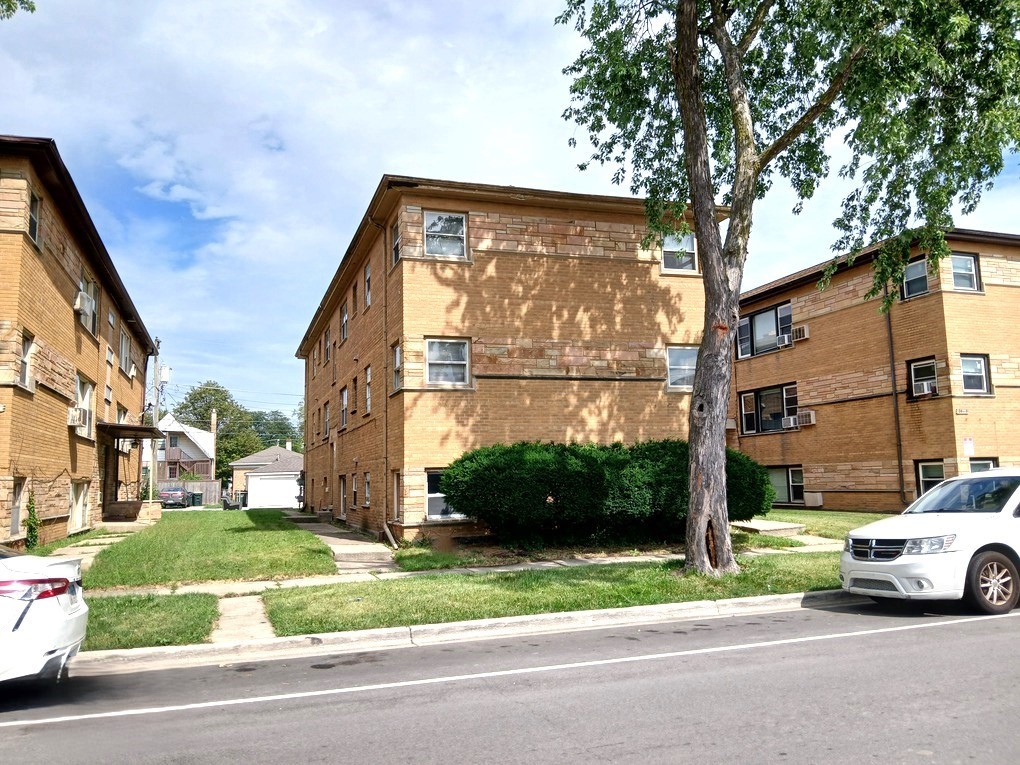 1039 Bellwood Avenue, Bellwood, IL 60104