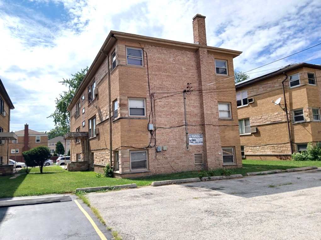 1039 Bellwood Avenue, Bellwood, IL 60104