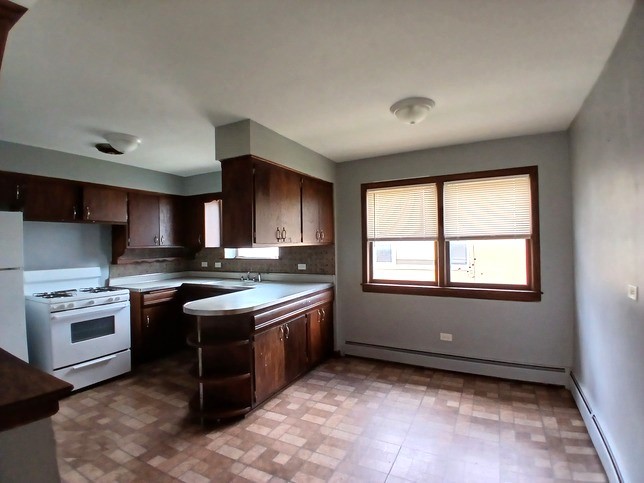 1039 Bellwood Avenue, Bellwood, IL 60104