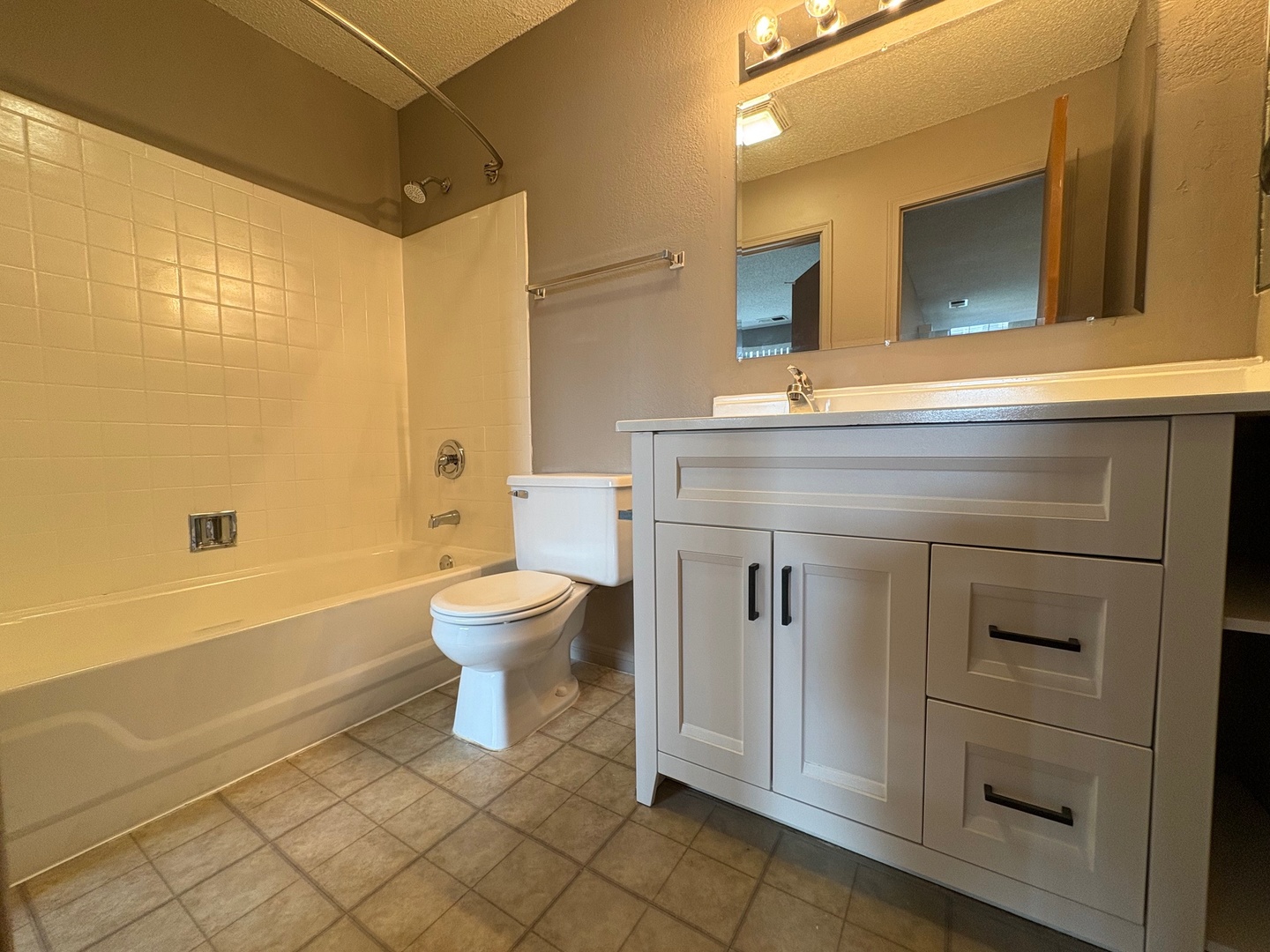 2064 Rand Road #108, Palatine, IL 60074