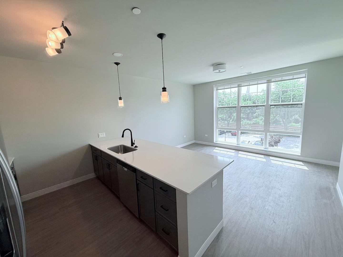 464 Glenwood Avenue #319, Glen Ellyn, IL 60137