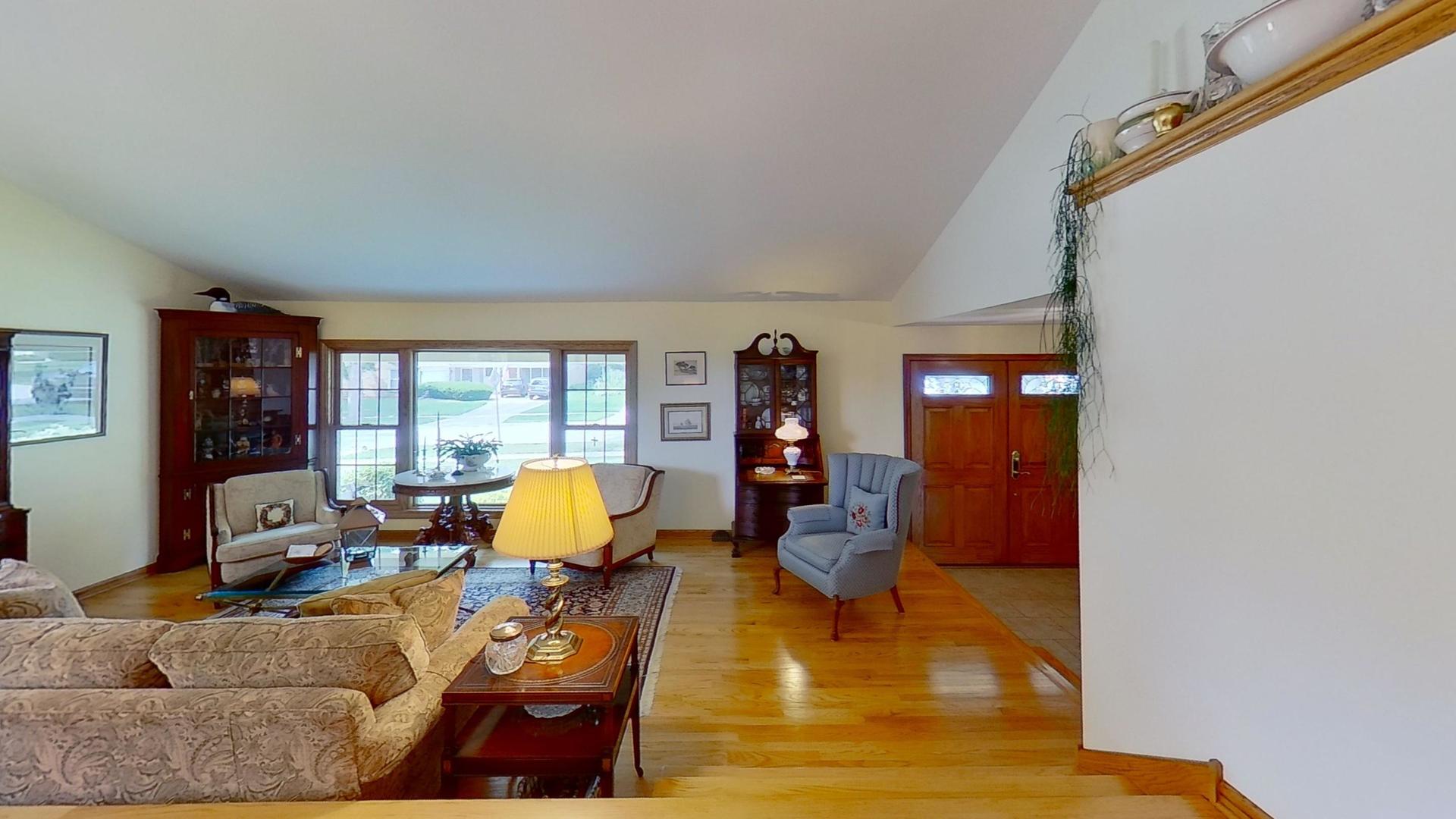 963 N Ventura Drive, Palatine, IL 60074