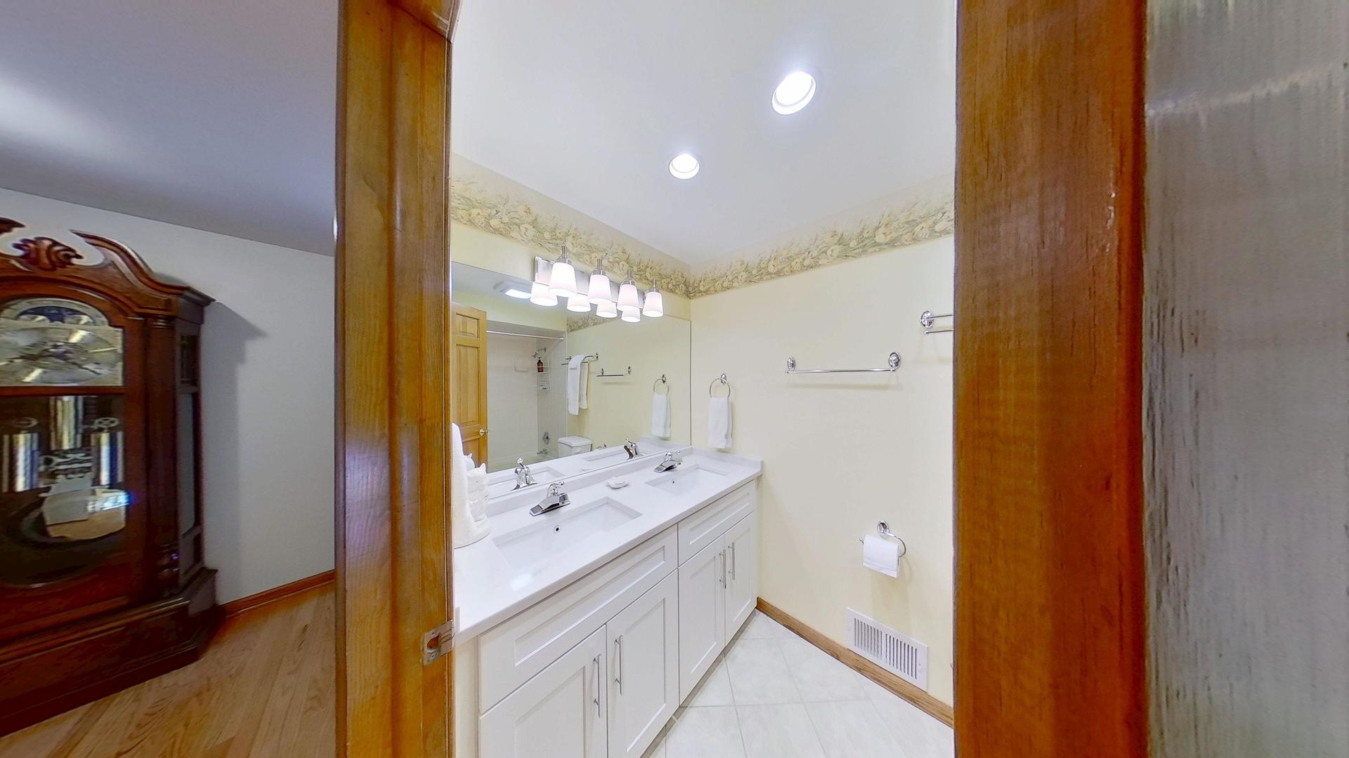 963 N Ventura Drive, Palatine, IL 60074
