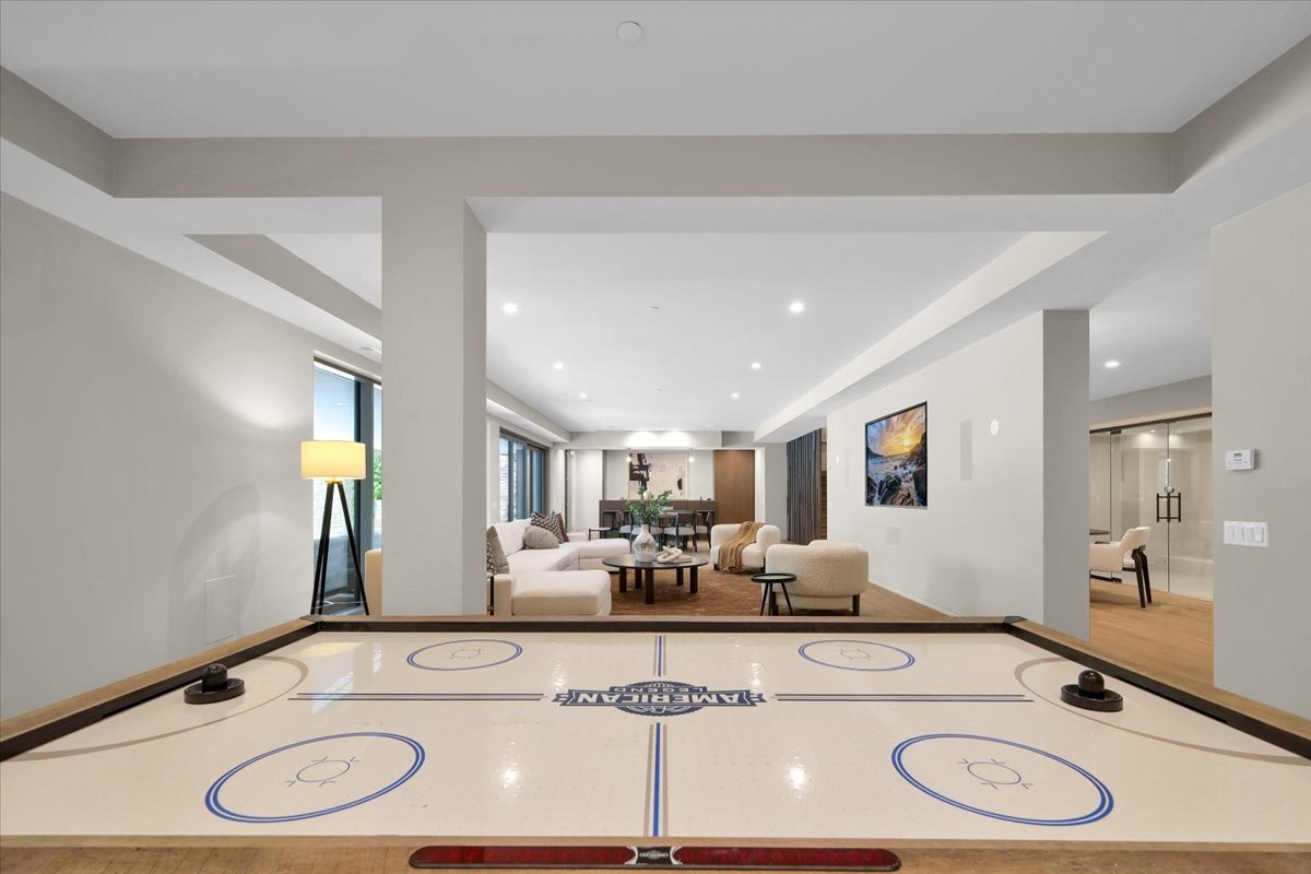 412 Fox Trail Court, Oak Brook, IL 60523