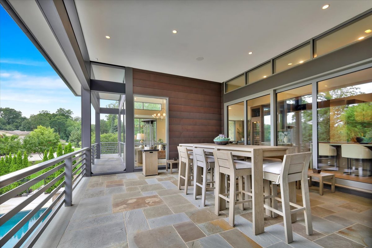 412 Fox Trail Court, Oak Brook, IL 60523