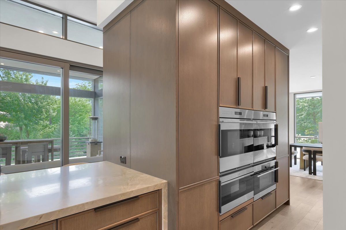 412 Fox Trail Court, Oak Brook, IL 60523
