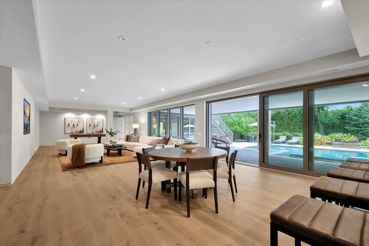 412 Fox Trail Court, Oak Brook, IL 60523