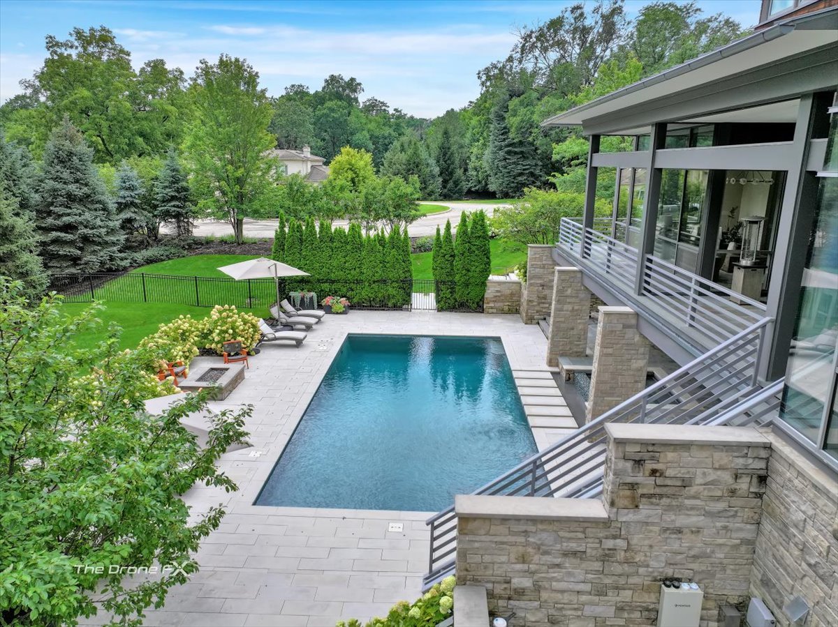412 Fox Trail Court, Oak Brook, IL 60523
