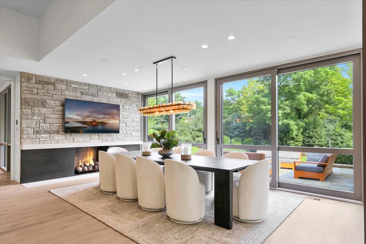 412 Fox Trail Court, Oak Brook, IL 60523
