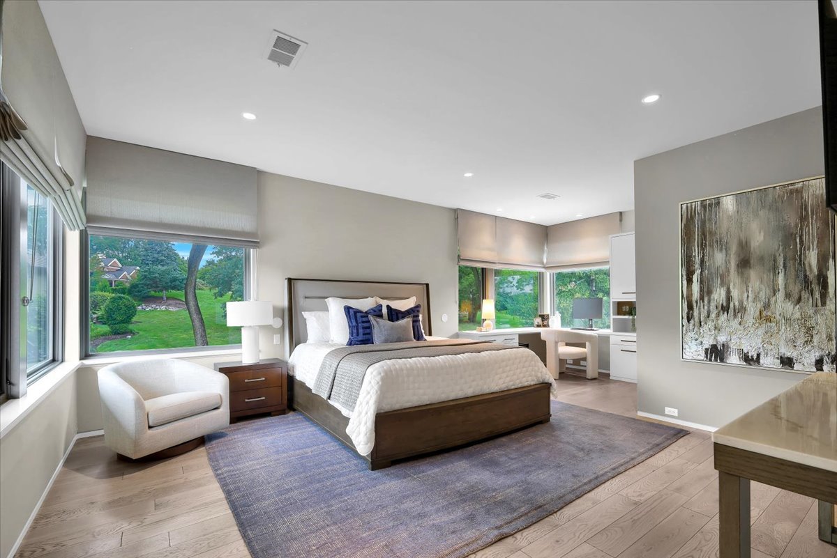 412 Fox Trail Court, Oak Brook, IL 60523