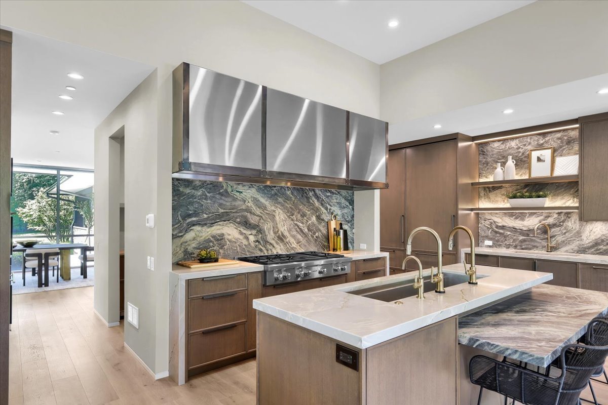 412 Fox Trail Court, Oak Brook, IL 60523