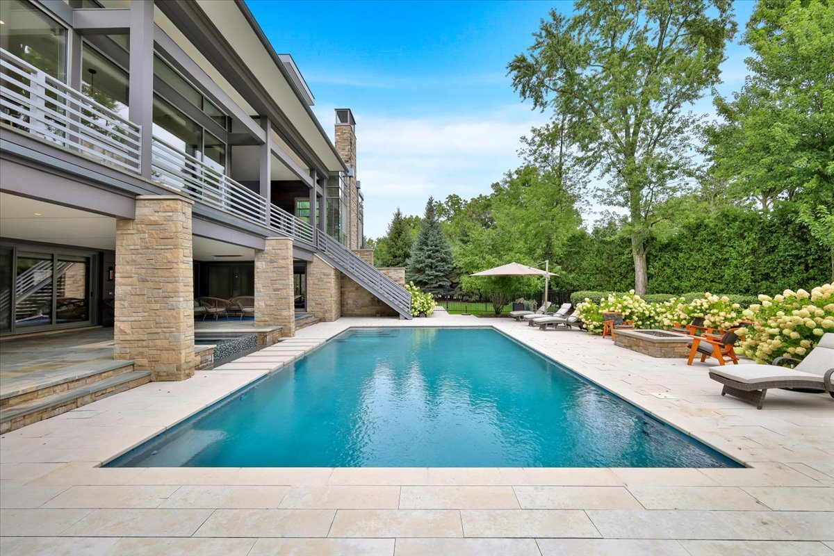412 Fox Trail Court, Oak Brook, IL 60523