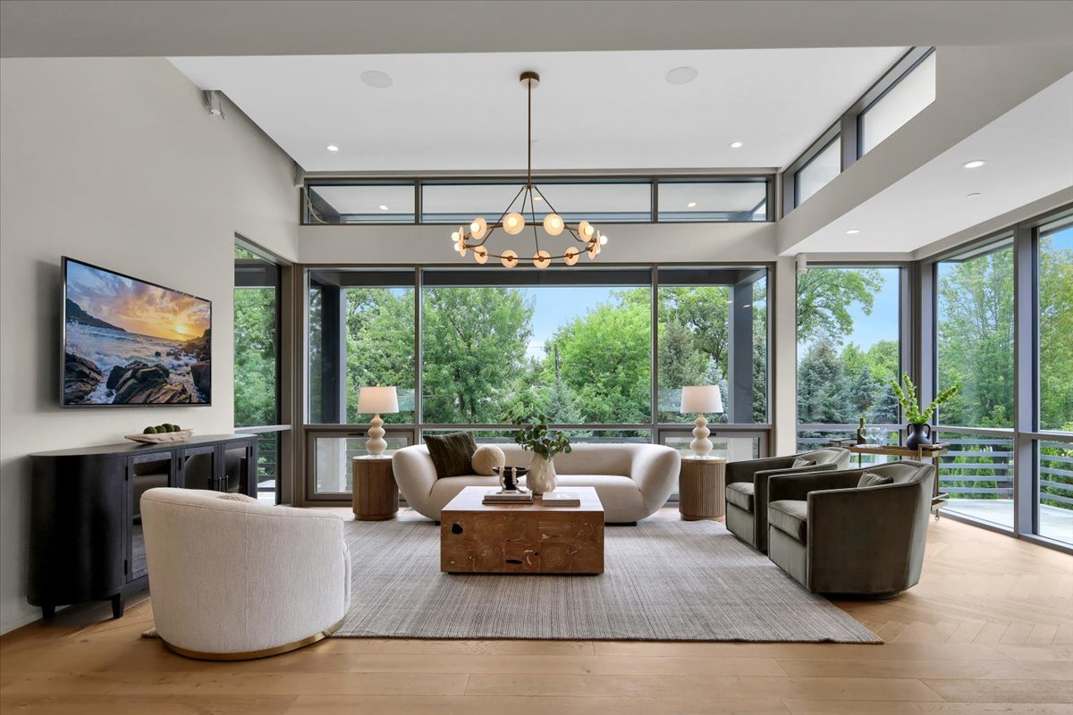 412 Fox Trail Court, Oak Brook, IL 60523