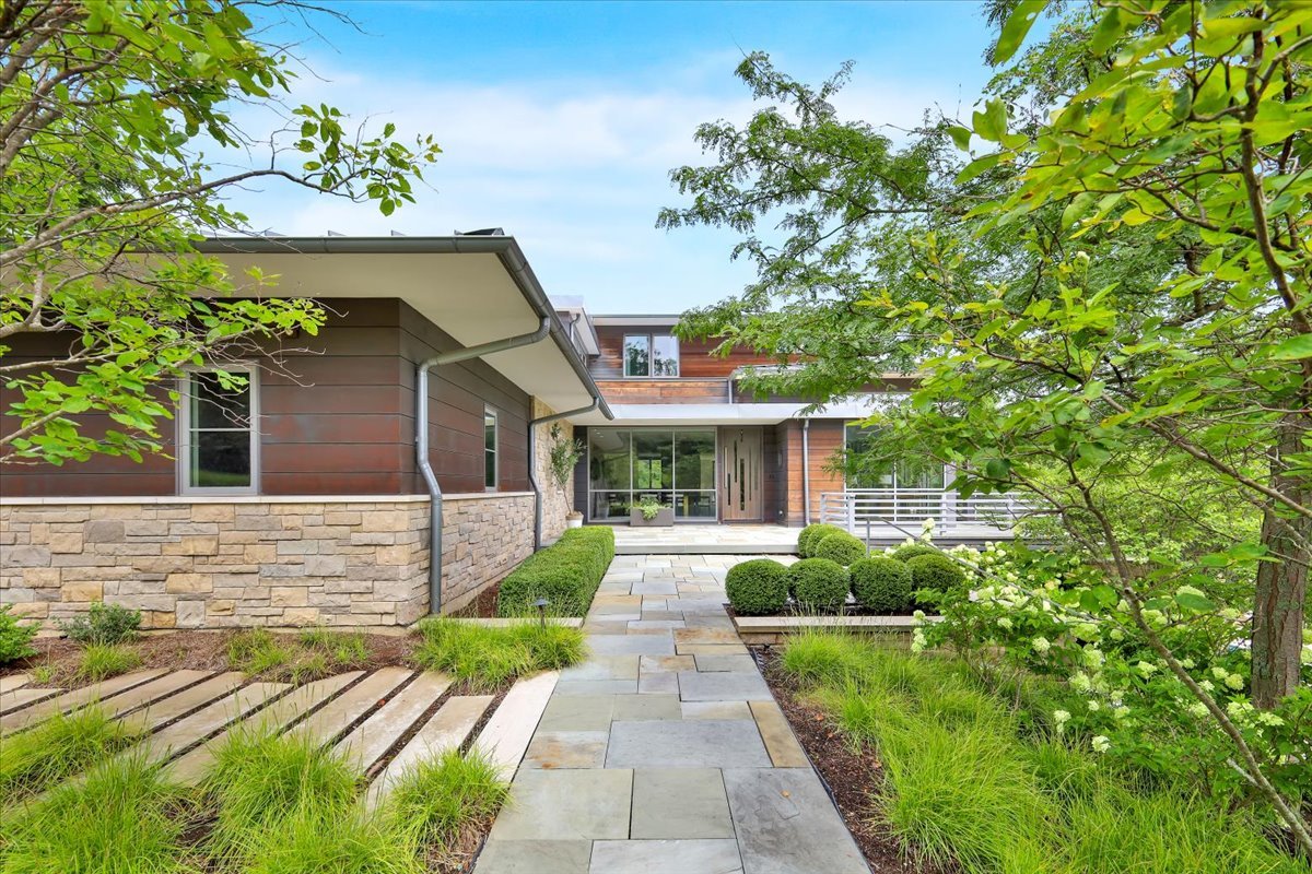 412 Fox Trail Court, Oak Brook, IL 60523