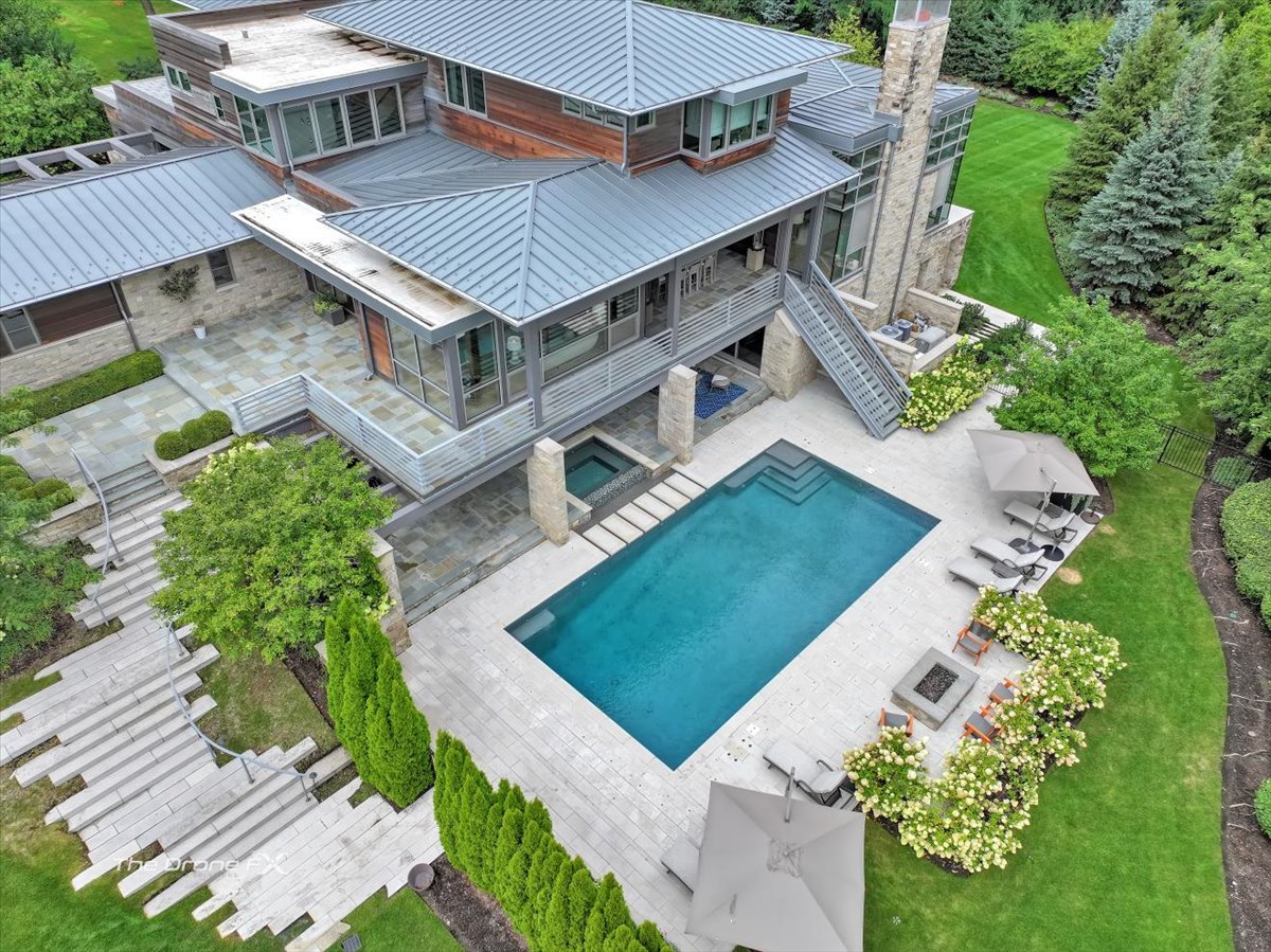 412 Fox Trail Court, Oak Brook, IL 60523