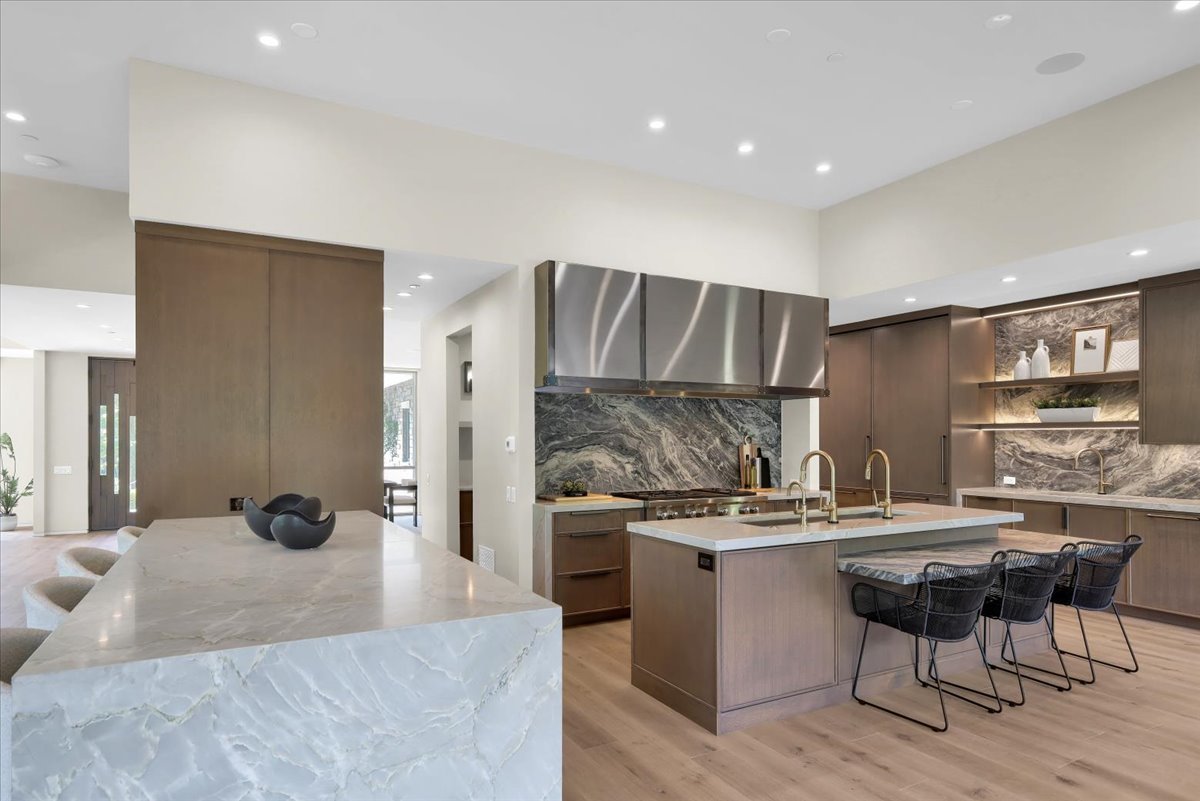 412 Fox Trail Court, Oak Brook, IL 60523