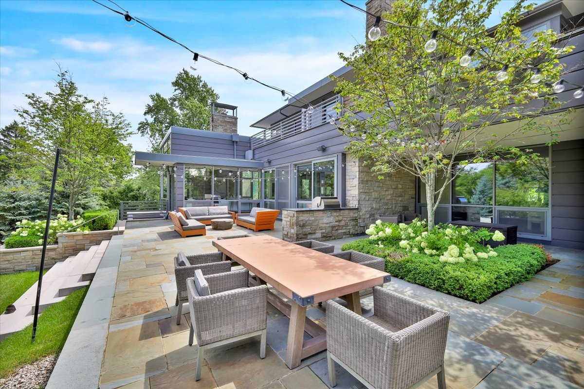 412 Fox Trail Court, Oak Brook, IL 60523