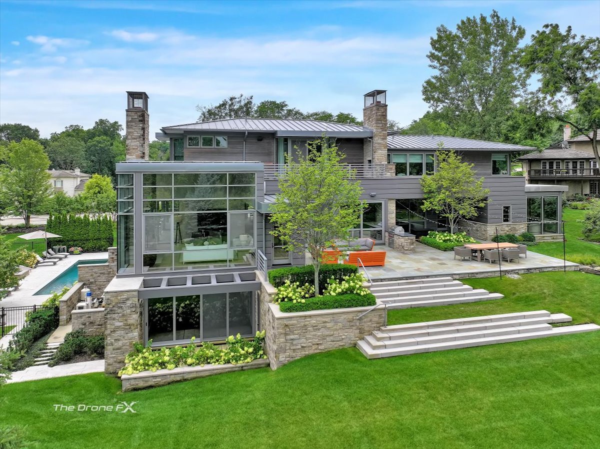 412 Fox Trail Court, Oak Brook, IL 60523