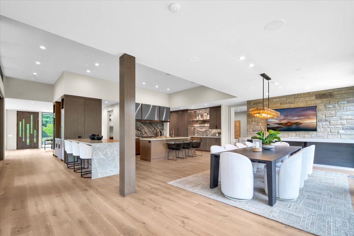 412 Fox Trail Court, Oak Brook, IL 60523