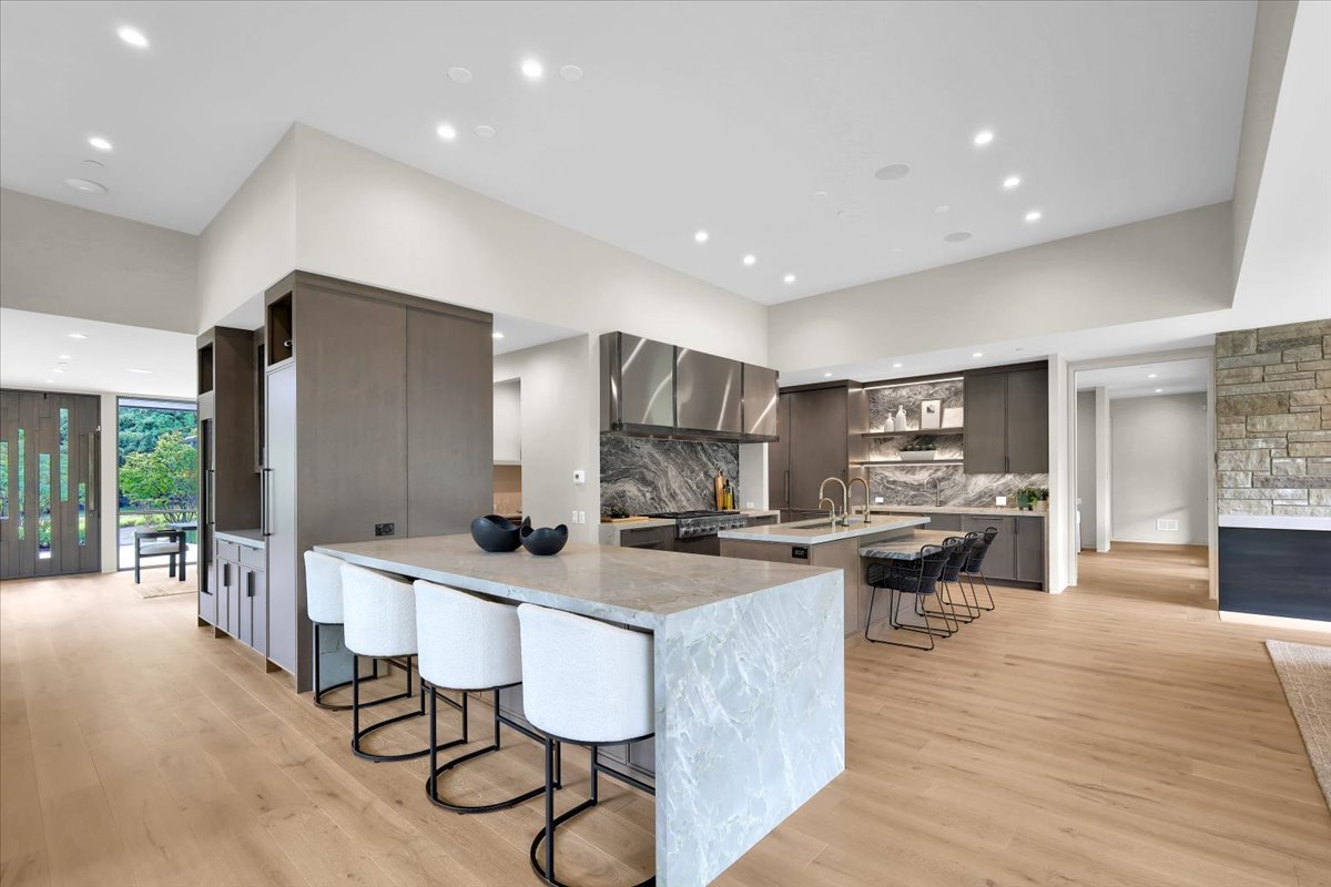 412 Fox Trail Court, Oak Brook, IL 60523