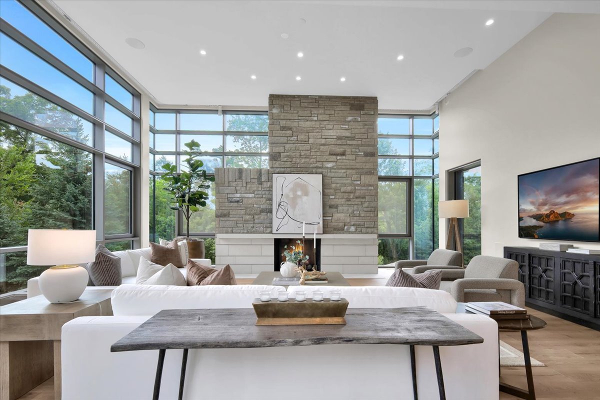 412 Fox Trail Court, Oak Brook, IL 60523