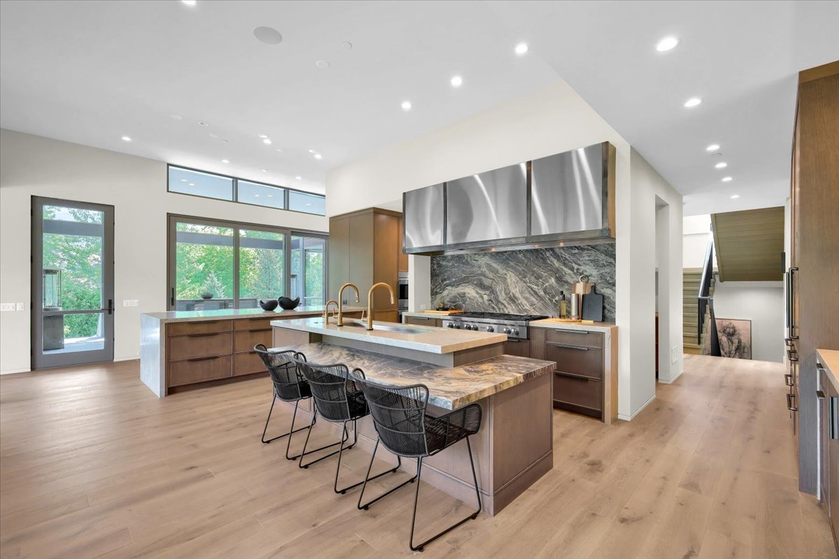 412 Fox Trail Court, Oak Brook, IL 60523