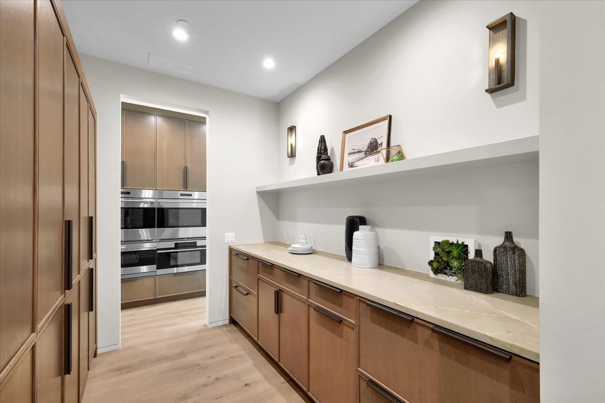 412 Fox Trail Court, Oak Brook, IL 60523