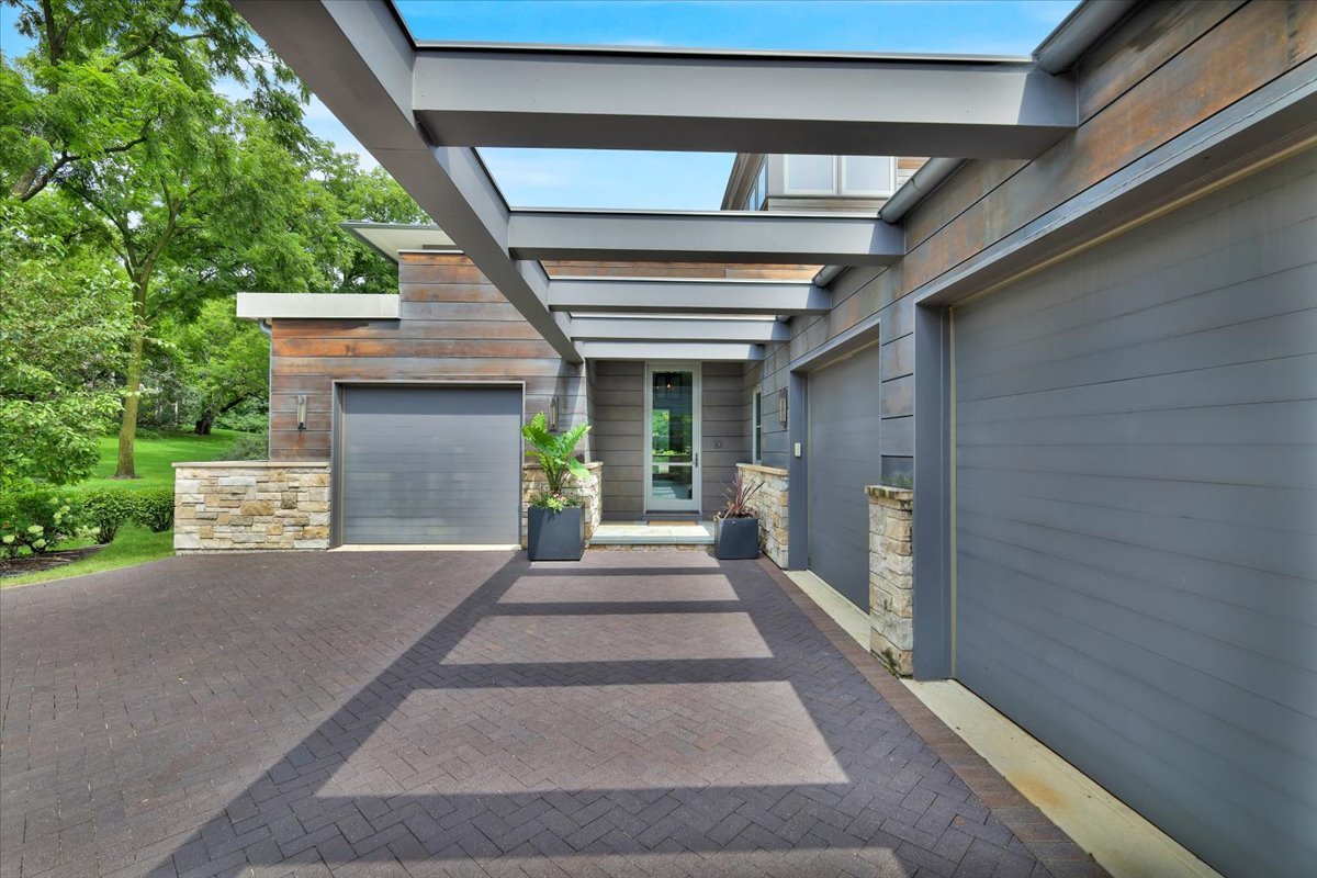412 Fox Trail Court, Oak Brook, IL 60523
