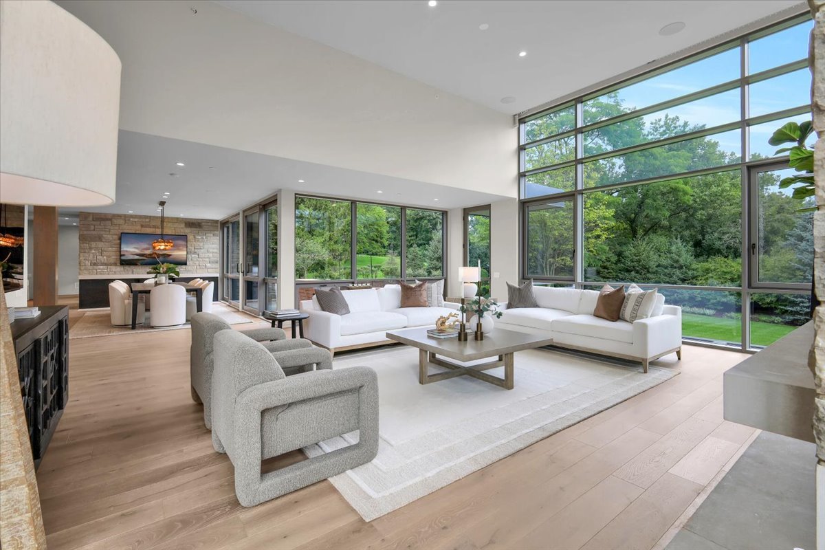 412 Fox Trail Court, Oak Brook, IL 60523