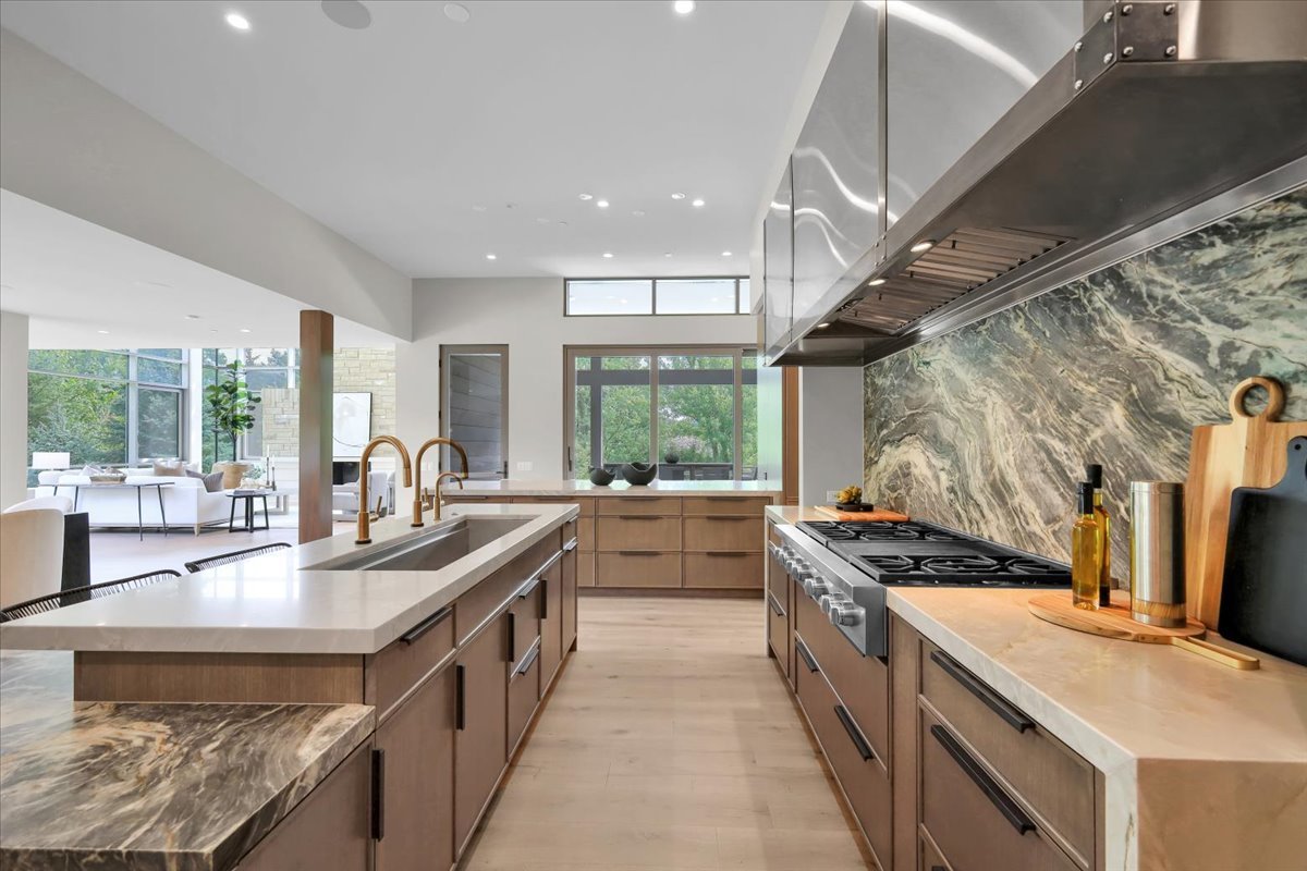 412 Fox Trail Court, Oak Brook, IL 60523