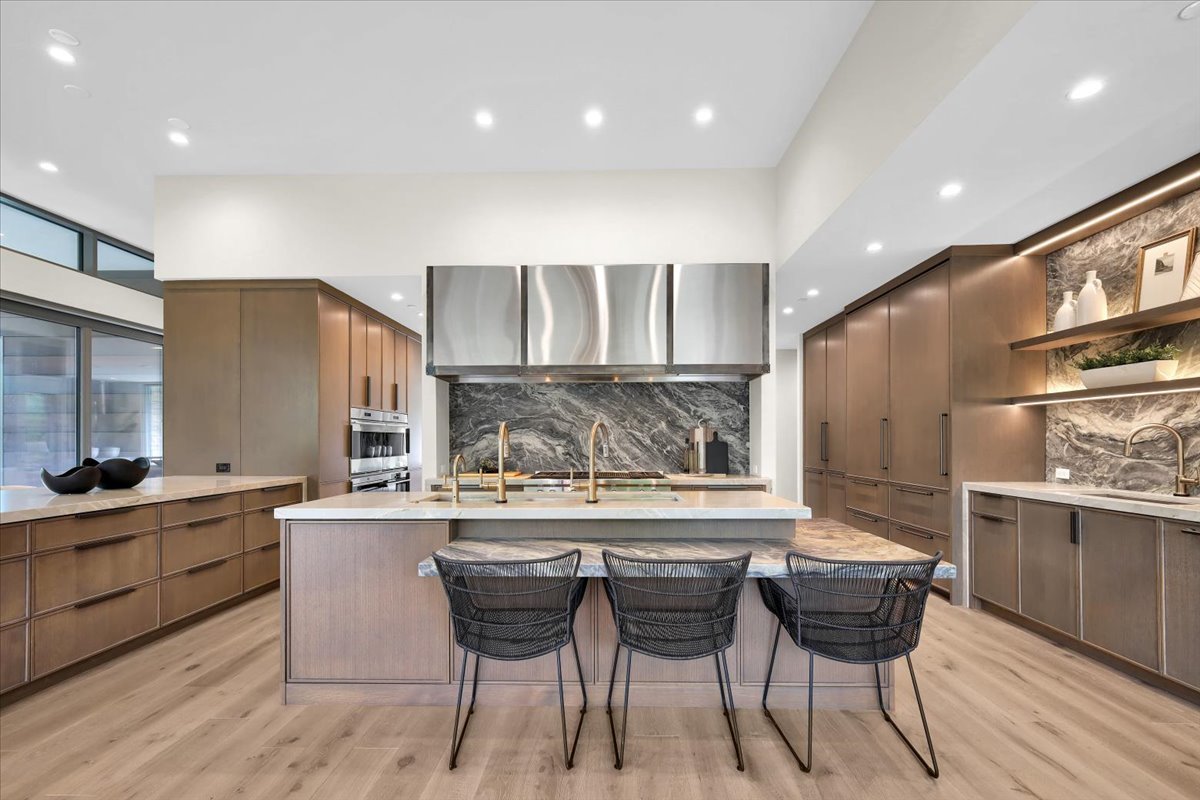 412 Fox Trail Court, Oak Brook, IL 60523