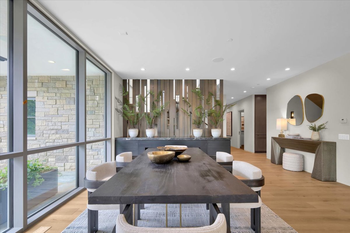 412 Fox Trail Court, Oak Brook, IL 60523