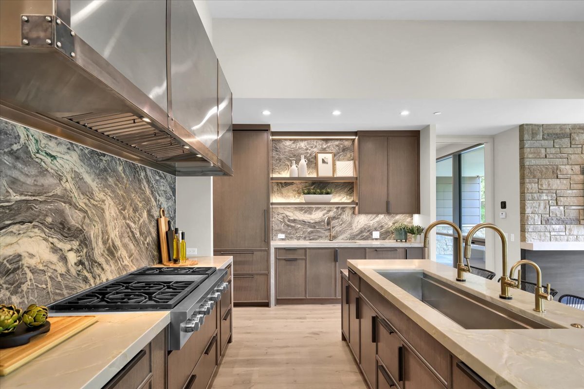 412 Fox Trail Court, Oak Brook, IL 60523